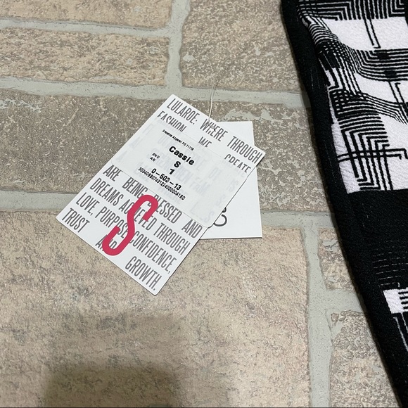 LuLaRoe black and white Cassie pencil skirt small NWT - Picture 3 of 3